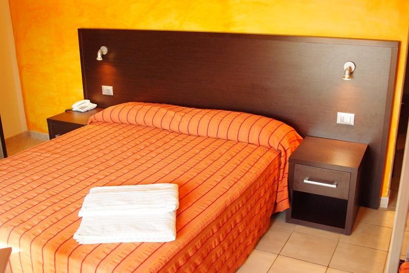 Hotel Club Ravezzo リド・マリーニ 部屋 写真