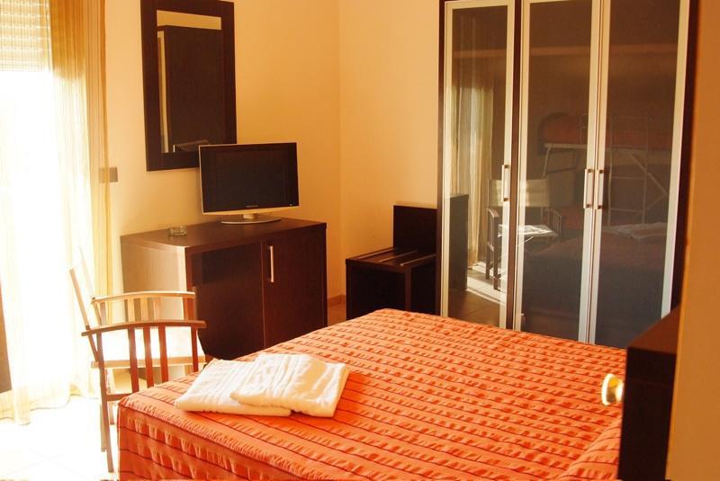 Hotel Club Ravezzo リド・マリーニ 部屋 写真